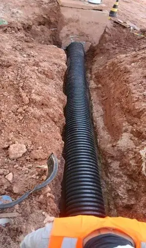 Execução de Drenagem - Tubulação PEAD e Concreto - Drenagem e tubulação - registro 9