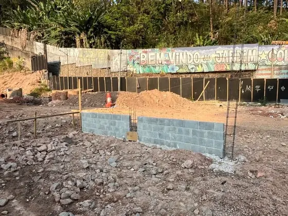 Projeto e Construção de UVR Jardim Colombo - Estrutura e cercamento - registro 9